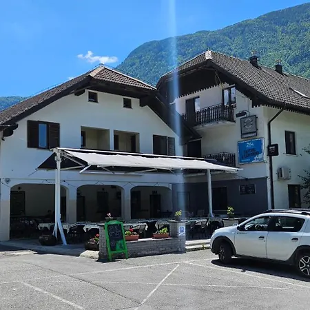 キャンプ場 Simonai Mobile Homes Čezsoča